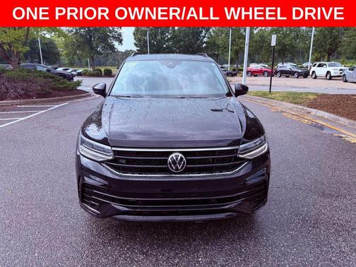 Deep Black Pearl 2022 Volkswagen Tiguan 2.0T SE R-Line Black 4MOTION