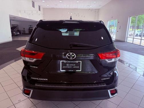 Midnight Black Metallic 2017 Toyota Highlander Limited