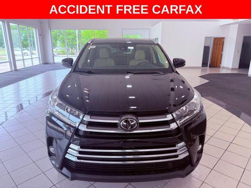 Midnight Black Metallic 2017 Toyota Highlander Limited