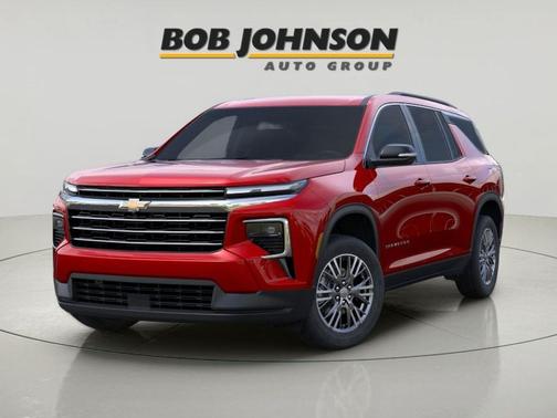 Radiant Red Tintcoat 2026 Chevrolet Traverse LT
