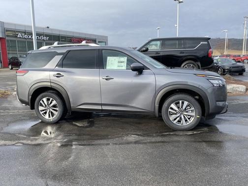 2025 Nissan Pathfinder SL