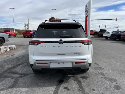 2025 Nissan Pathfinder Platinum