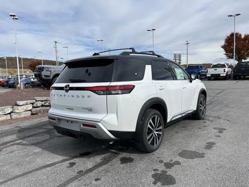 2025 Nissan Pathfinder Platinum