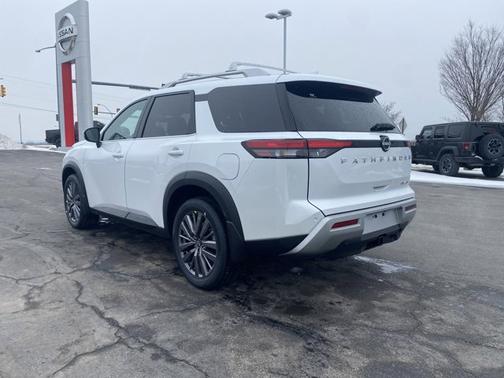 2025 Nissan Pathfinder SL
