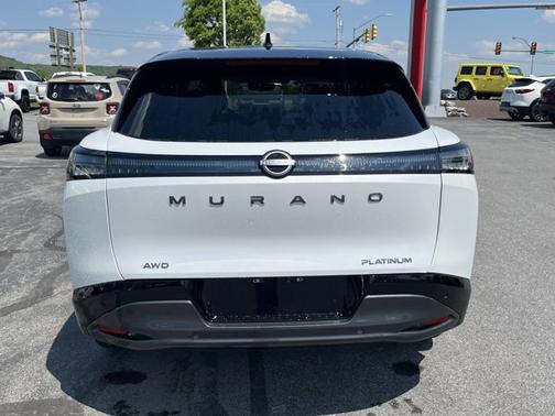 Everest White Pearl Tricoat/Super Black 2026 Nissan Murano Platinum