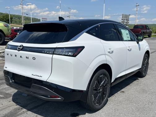 Everest White Pearl Tricoat/Super Black 2026 Nissan Murano Platinum