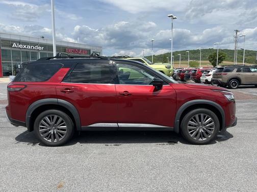 Super Black 2023 Nissan Pathfinder SL