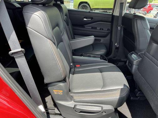Super Black 2023 Nissan Pathfinder SL