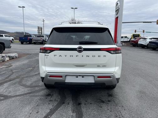 2023 Nissan Pathfinder SL