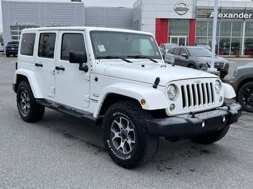 Bright White Clearcoat 2017 Jeep Wrangler Unlimited Sahara