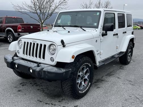 Bright White Clearcoat 2017 Jeep Wrangler Unlimited Sahara