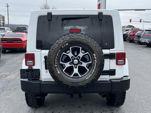 Bright White Clearcoat 2017 Jeep Wrangler Unlimited Sahara