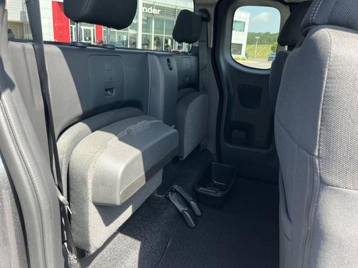 Gun Metallic 2024 Nissan Frontier SV