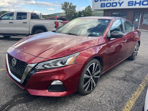 Scarlet 2019 Nissan Altima 2.5 SR