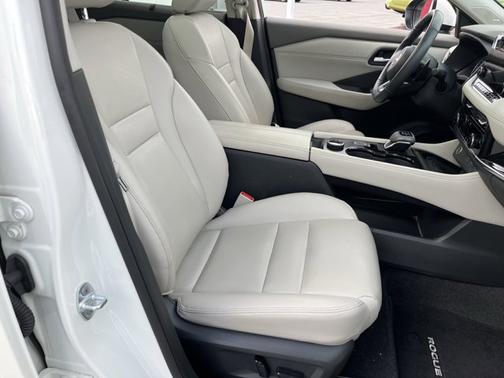 Pearl White 2023 Nissan Rogue SL