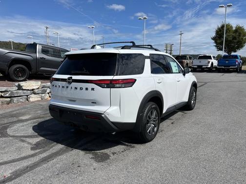2025 Nissan Pathfinder SV