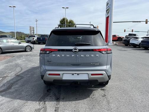 2025 Nissan Pathfinder Platinum