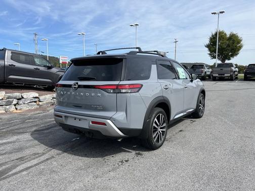 2025 Nissan Pathfinder Platinum