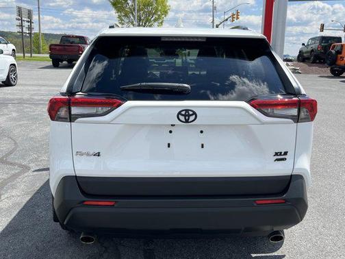 Super White 2019 Toyota RAV4 XLE