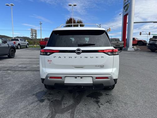 2025 Nissan Pathfinder Platinum