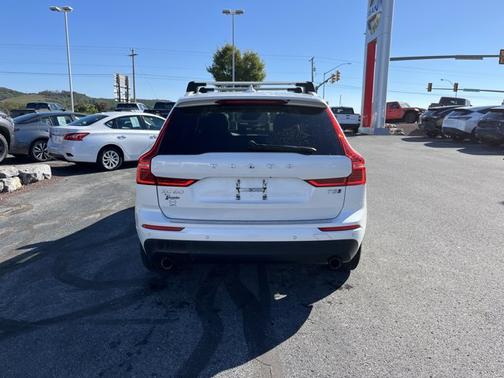 2021 Volvo XC60 Momentum