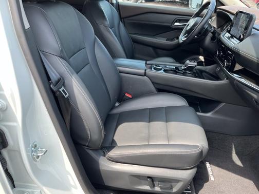 Pearl White 2023 Nissan Rogue SL