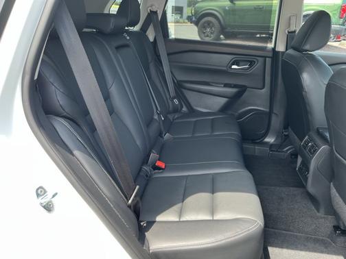 Pearl White 2023 Nissan Rogue SL