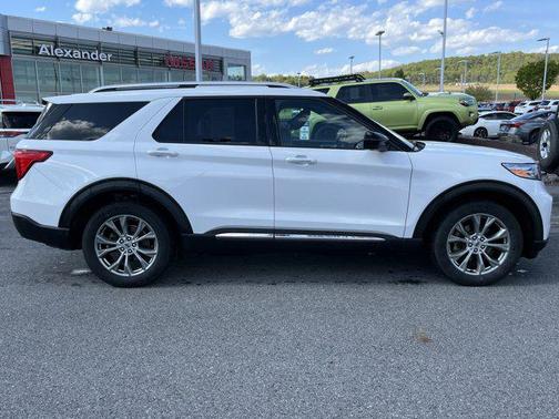 Oxford White 2022 Ford Explorer Limited