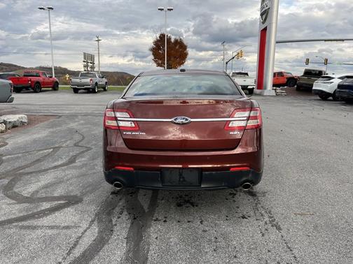 2015 Ford Taurus SEL