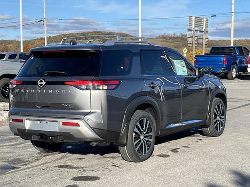 2025 Nissan Pathfinder Platinum