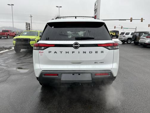 2026 Nissan Pathfinder SL