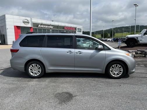 2015 Toyota Sienna XLE