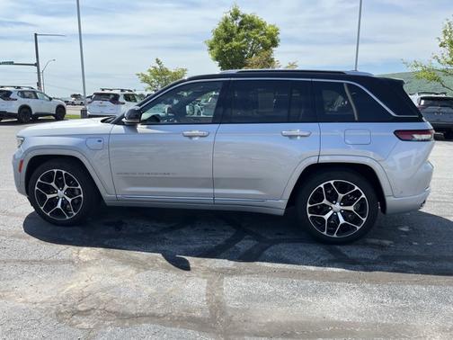 2022 Jeep Grand Cherokee Summit Reserve
