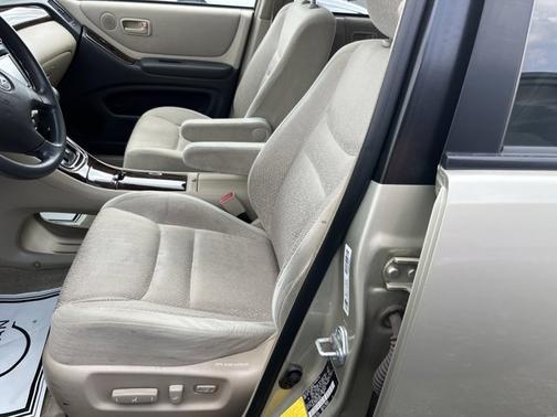 Vintage Gold Metallic 2003 Toyota Highlander Base