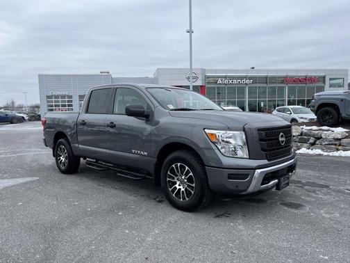 2024 Nissan Titan SV