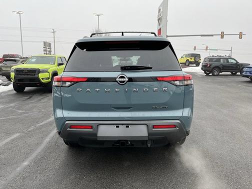 2026 Nissan Pathfinder SL