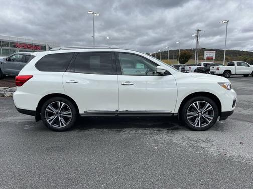 2017 Nissan Pathfinder Platinum