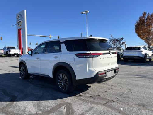 2024 Nissan Pathfinder S
