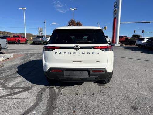 2024 Nissan Pathfinder S