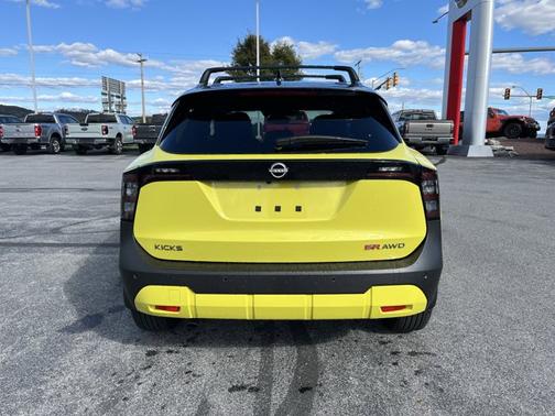 2026 Nissan Kicks SR