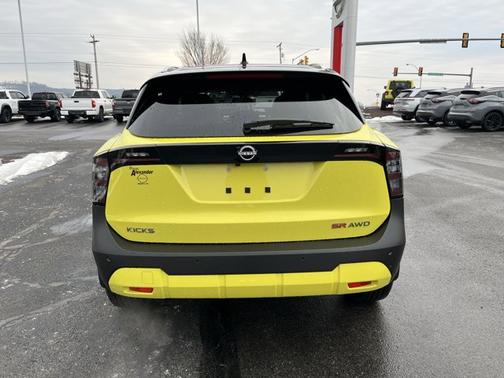 2026 Nissan Kicks SR