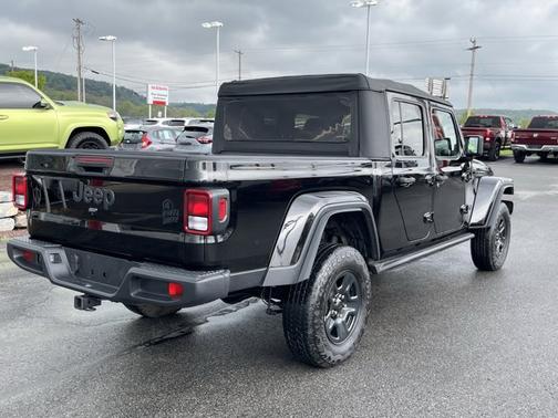 Black Clearcoat 2021 Jeep Gladiator Willys