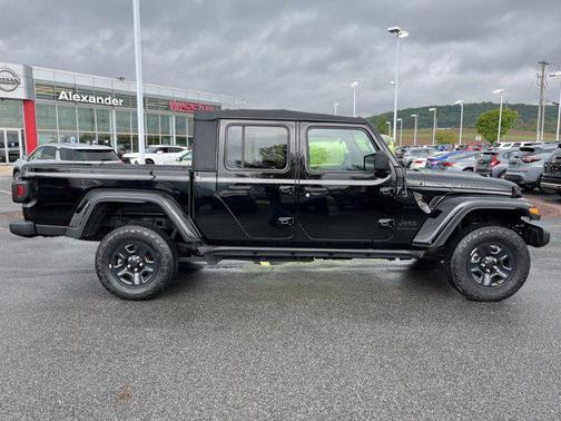 Black Clearcoat 2021 Jeep Gladiator Willys