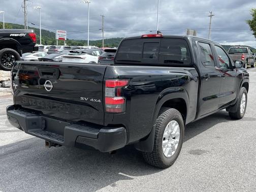 Super Black 2022 Nissan Frontier SV