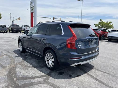 2018 Volvo XC90 T6 Momentum