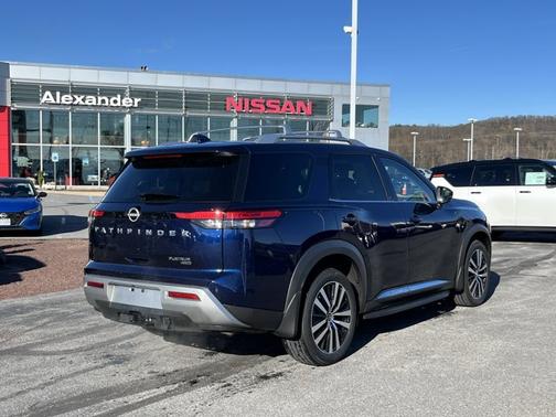 2023 Nissan Pathfinder Platinum
