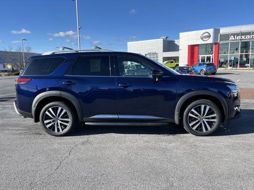 2023 Nissan Pathfinder Platinum
