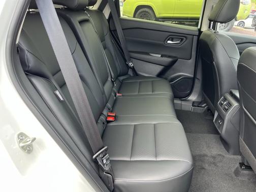 Everest White Pearl Tricoat 2026 Nissan Rogue Dark Armor
