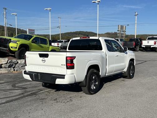 2025 Nissan Frontier SV