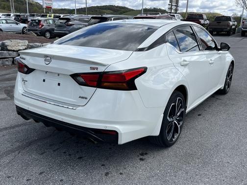 Pearl White 2023 Nissan Altima 2.5 SR